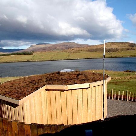 Skye Cabins Skeabost Buitenkant foto