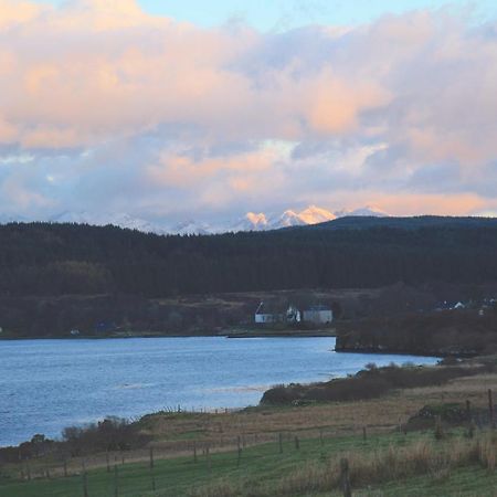 Skye Cabins Skeabost Buitenkant foto