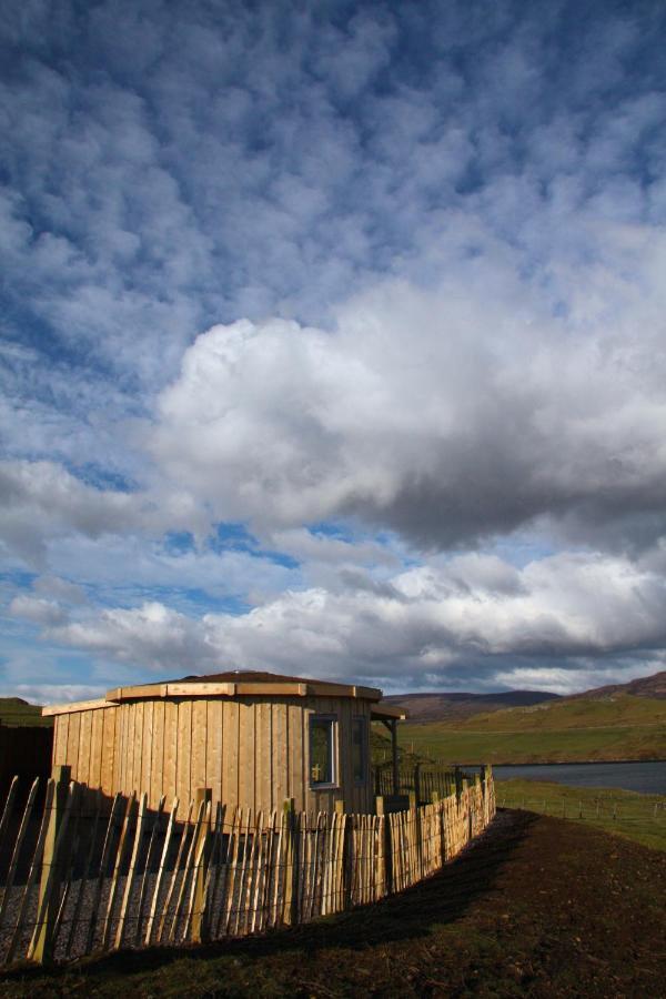 Skye Cabins Skeabost Buitenkant foto