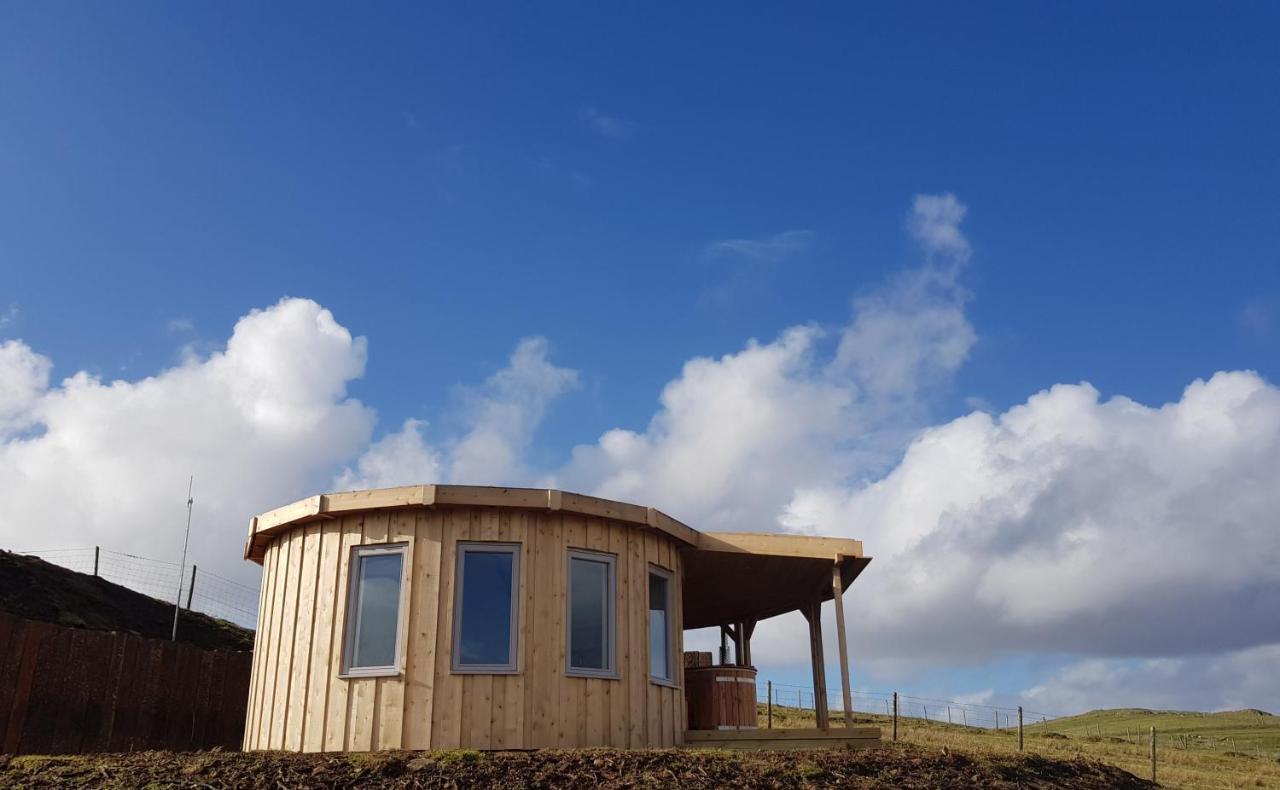 Skye Cabins Skeabost Buitenkant foto