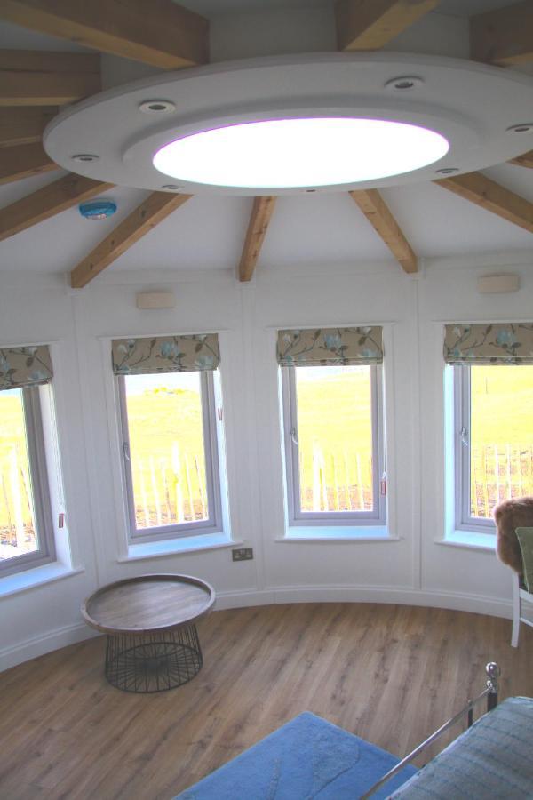 Skye Cabins Skeabost Buitenkant foto