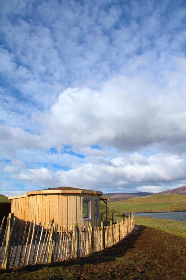 Skye Cabins Skeabost Buitenkant foto