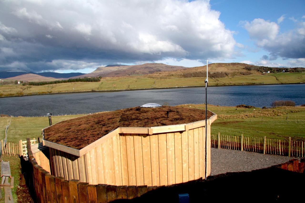 Skye Cabins Skeabost Buitenkant foto