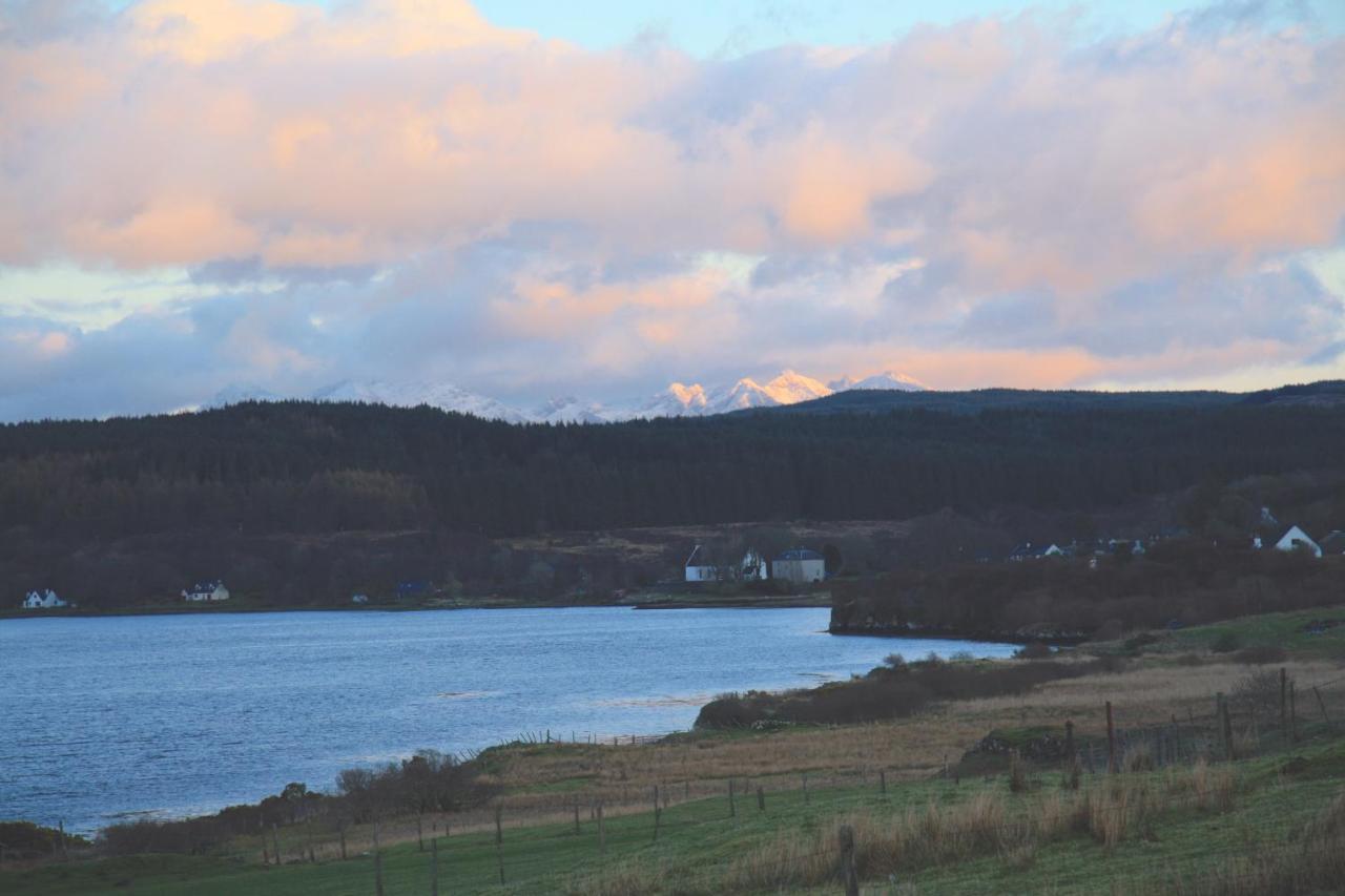 Skye Cabins Skeabost Buitenkant foto